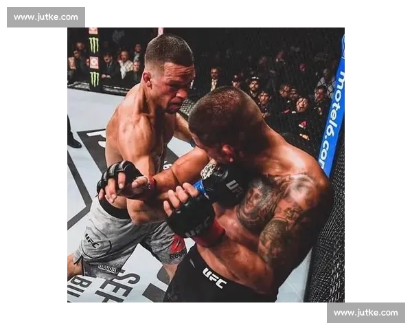 从垃圾话到铁笼风暴嘴炮对决小鹰的世纪之战全解析背后恩怨与历史影响